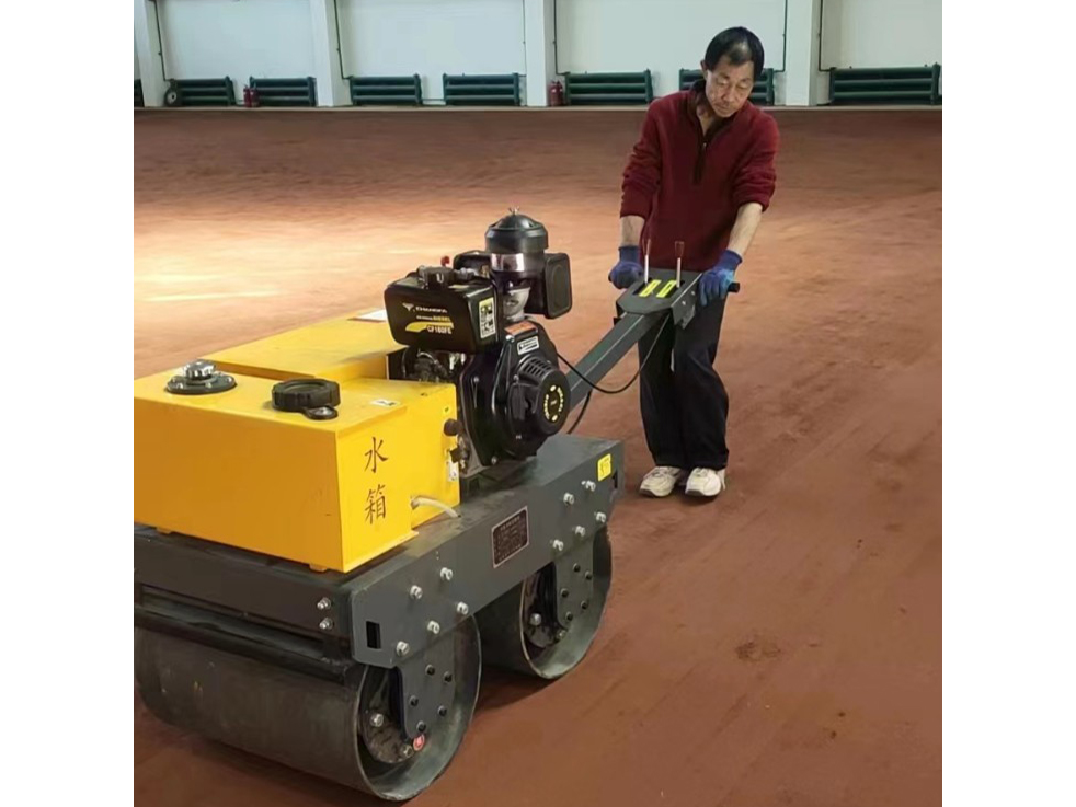 紅土場(chǎng)地有沒有什么特點(diǎn)是其他網(wǎng)球場(chǎng)沒有的？