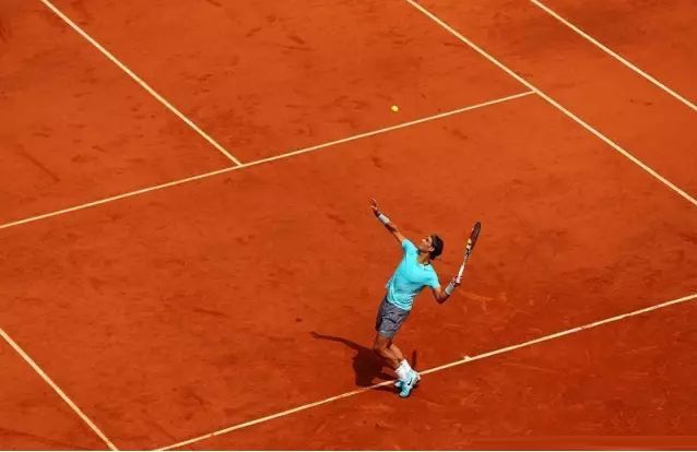 網(wǎng)球場地為什么選擇紅土地？