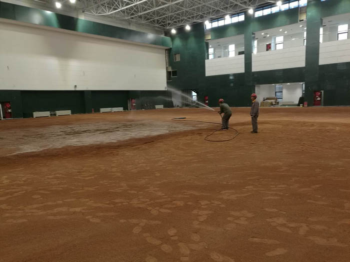 神東公司職工活動中心網(wǎng)球場施工中.........