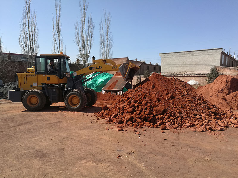 建造紅土場(chǎng)地的價(jià)格大概多少？紅土場(chǎng)地有什么優(yōu)缺點(diǎn)？